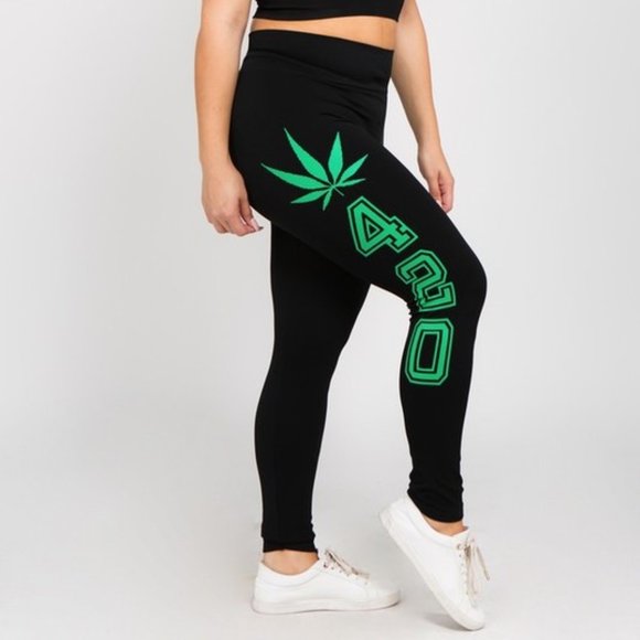 plus size multi leaf print leggigns - Picture 1 of 3